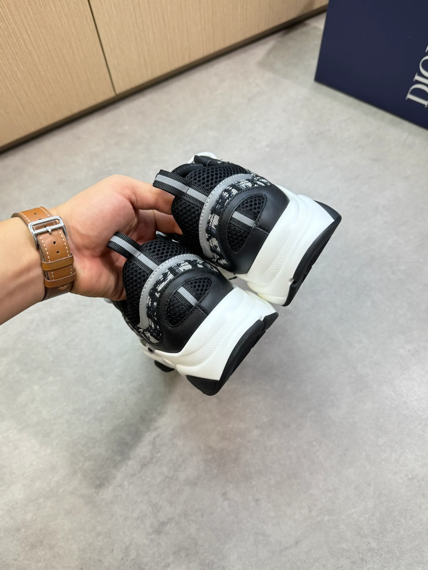 Factory price: 460💰[Dior] Dior - high-end quality original order 🔍🔍🔍 casual sports shoes - upper: 🔝 stone pattern calfskin, high silk mesh canvas, brand totem cloth, tongue and heel; reflective brand webbing - lining: brand canvas - original: ultra-light T men's shoes 💰U foam rubber; two-color molded outsole -Ultra-high quality control·Fine workmanship: highlighted (high-end·nobility·grade) -Size: 39-44 (38, 45, 46, 47, can be customized)·D9285
